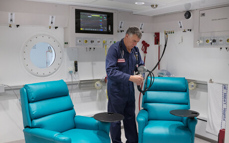 Kaeser Compressors reference project: The new new state-of-the-art hyperbaric chamber at the Royal Hobart Hospital is used to deliver Hyperbaric Oxygen Treatment (HBOT).
