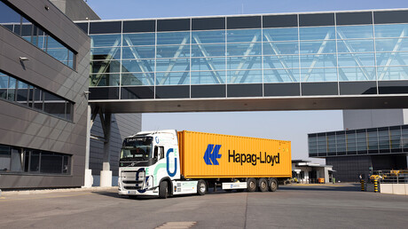 E-HGV in operation for KAESER between Coburg and Gera – sustainable logistics solution optimises the eco-friendliness of compressor production.